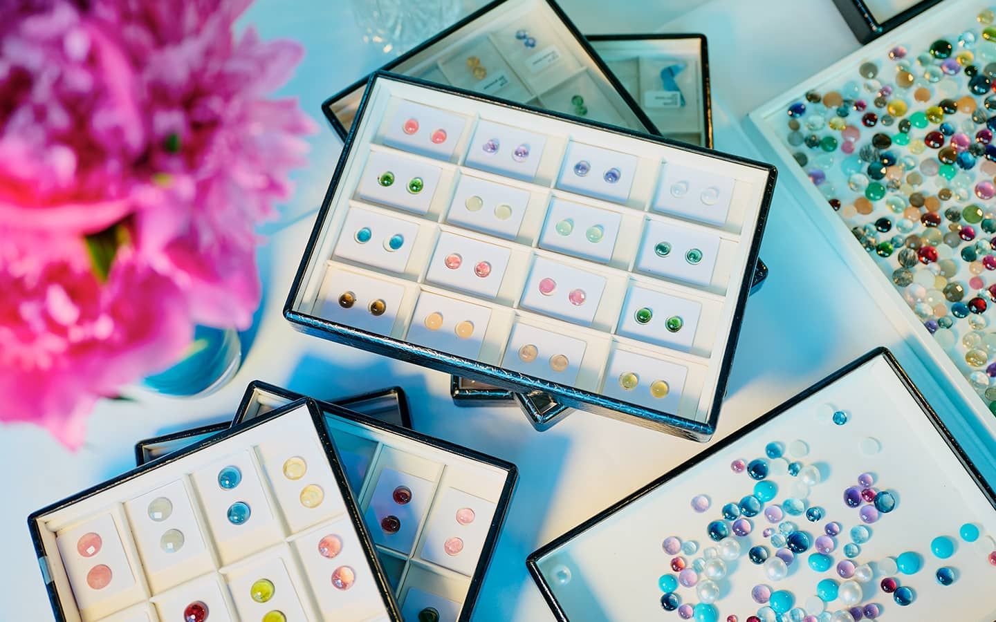 BRON präsentierte niederländische Farbenpracht inmitten rheinischer Romanik