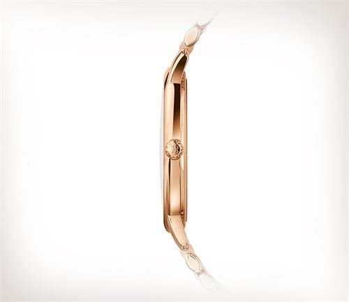 Skelettiertes Werk mit Handgravuren.