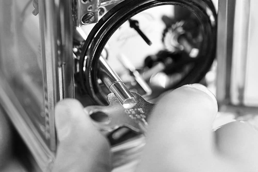 Revision einer Tischuhr